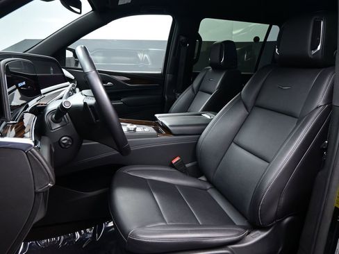 Used 2023 Cadillac Escalade ESV Luxury RWD image 9