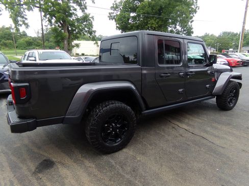 Used 2021 Jeep Gladiator Sport image 3