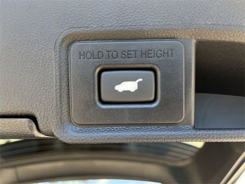Used 2025 Acura RDX SH-AWD image 34