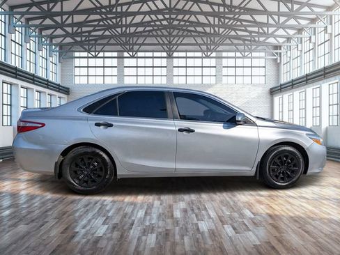 Used 2016 Toyota Camry LE FWD image 3