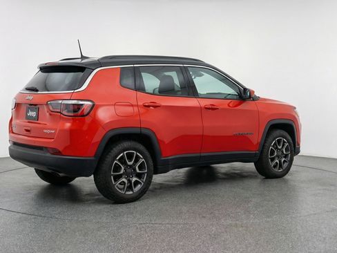 Used 2025 Jeep Compass Trailhawk image 9
