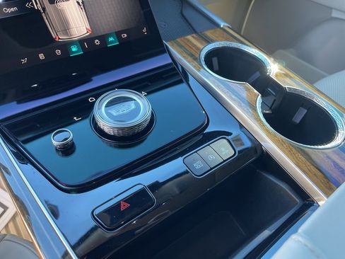 Used 2025 Cadillac Escalade ESV Sport Platinum image 37