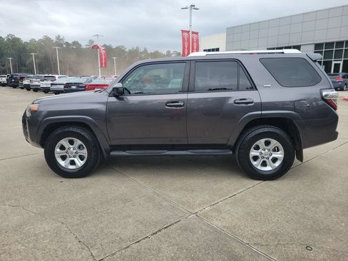 Used 2016 Toyota 4Runner SR5 RWD image 2
