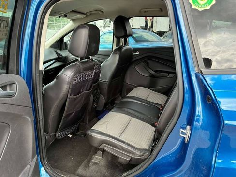 Used 2017 Ford Escape SE w/ SE Sport Appearance Package FWD image 3