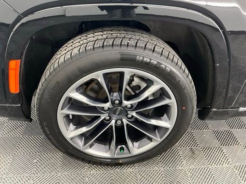 Used 2024 Jeep Wagoneer Series III w/ Premium Group I image 32