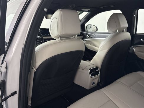 Used 2025 Genesis G70 2.5T RWD image 24