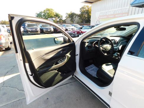 Used 2019 Chevrolet Impala LT FWD image 21