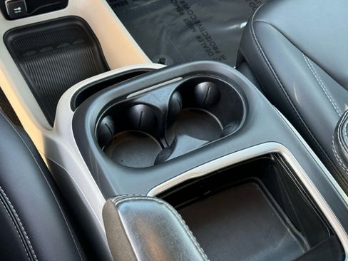 Used 2024 Chrysler Pacifica Touring-L image 31