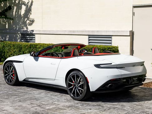 Used 2019 Aston Martin DB11 Volante image 42