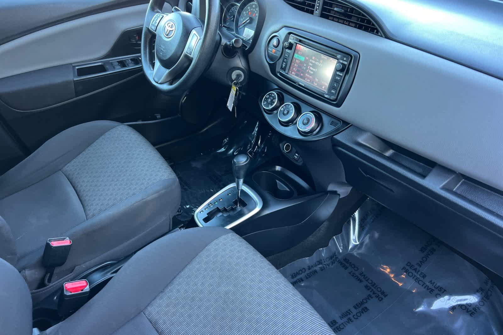 Used 2017 Toyota Yaris L w/ Carpet Mat Package FWD image 16