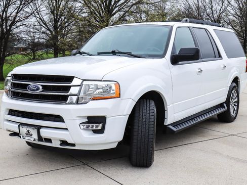 Used 2017 Ford Expedition EL XLT image 3