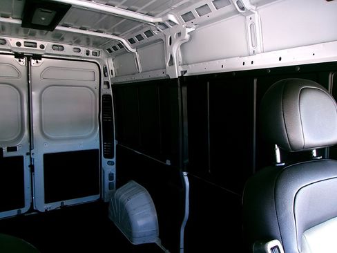 Used 2025 RAM ProMaster 2500 w/ Convenience Group FWD image 11