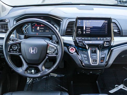 Used 2024 Honda Odyssey Touring image 16