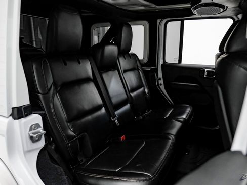 Used 2022 Jeep Wrangler Unlimited Rubicon w/ Xtreme Recon 35" Tire Package image 79