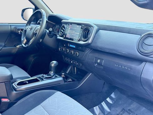 Used 2022 Toyota Tacoma TRD Off-Road w/ Technology Package AWD/4WD image 27