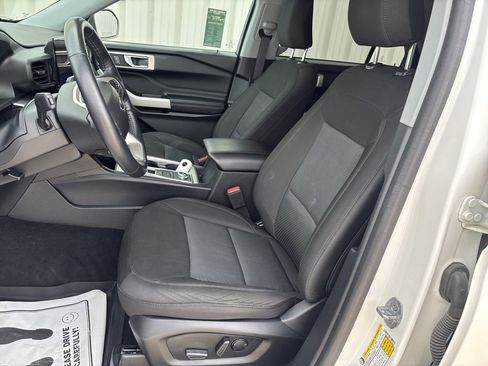 Used 2022 Ford Explorer XLT image 10