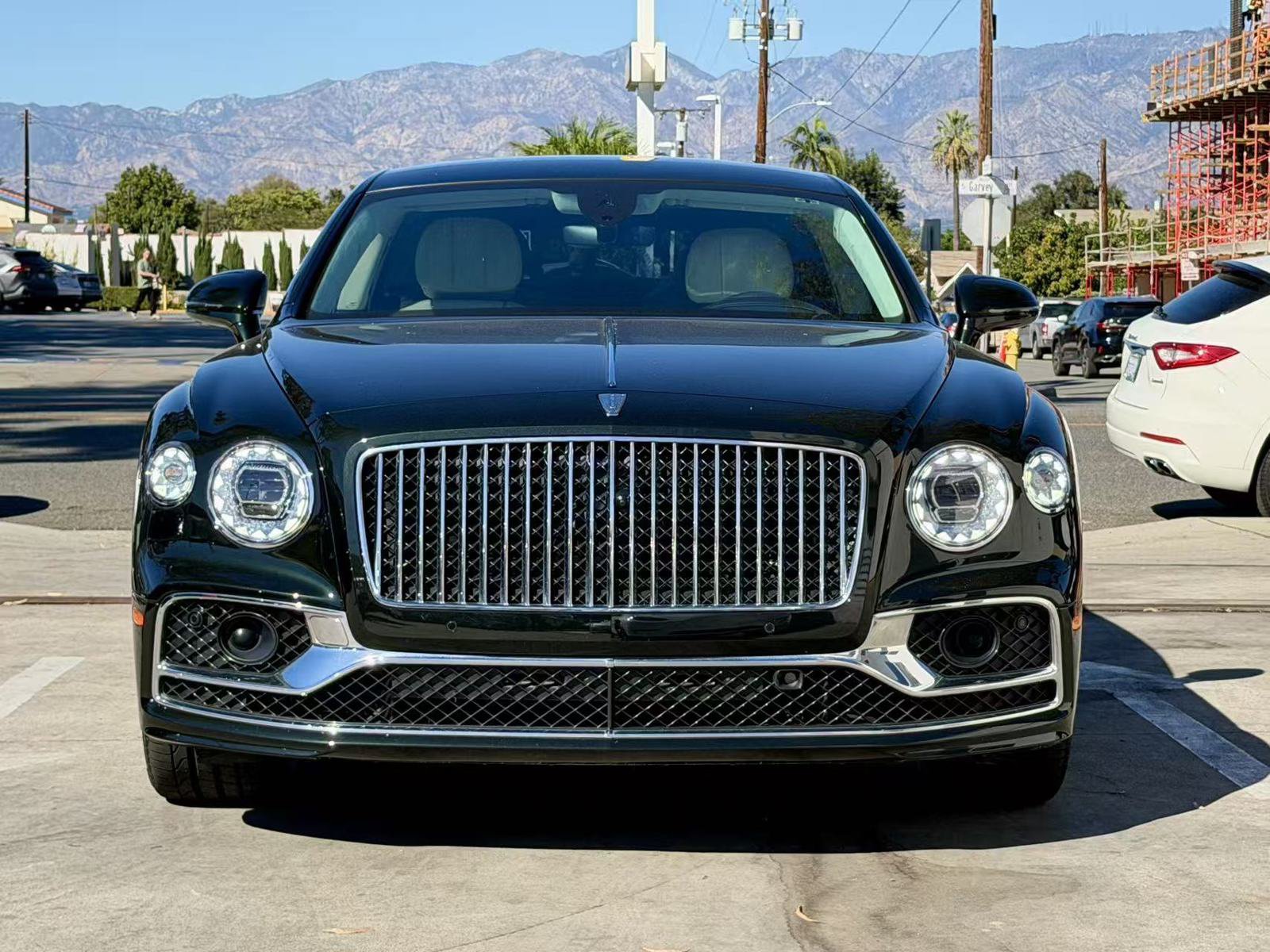 Used 2022 Bentley Flying Spur Plug-In Hybrid AWD/4WD image 3