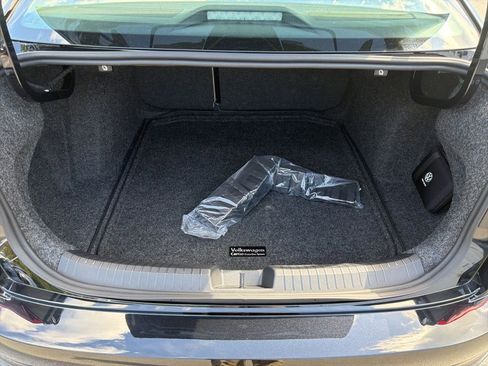 Used 2026 Volkswagen Jetta SE FWD image 23