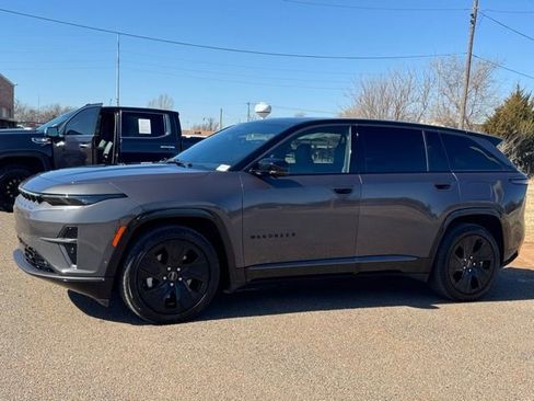 Used 2024 Jeep Wagoneer Launch Edition image 3