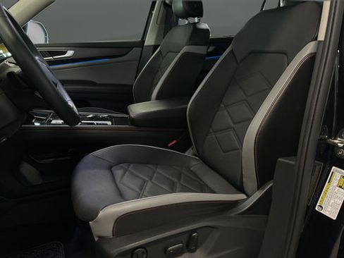 Used 2024 Volkswagen Atlas Peak Edition SE AWD/4WD image 9