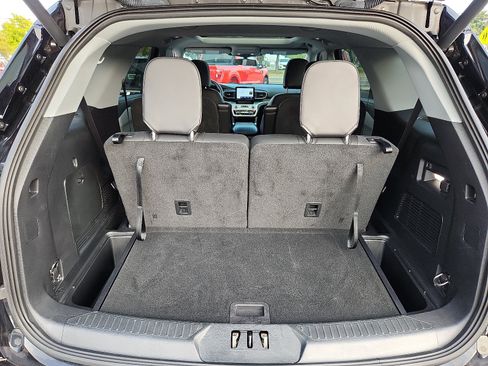 Certified 2022 Ford Explorer XLT w/ Equipment Group 202A image 30