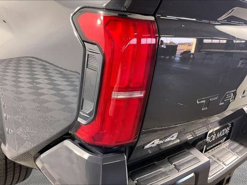 Used 2025 Toyota Tacoma SR5 AWD/4WD image 22