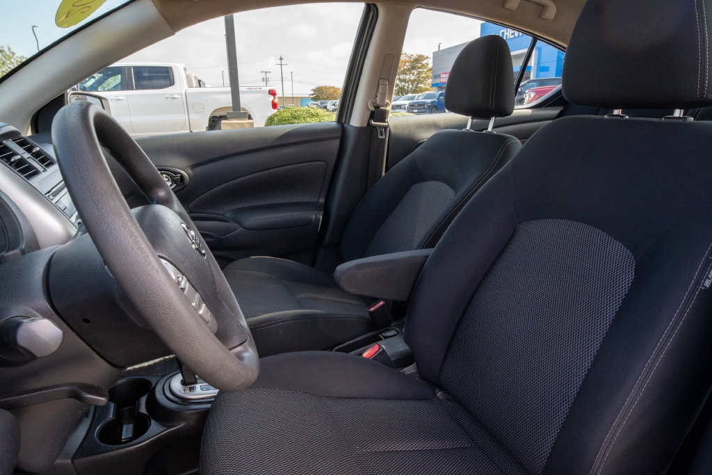 Used 2017 Nissan Versa SV FWD image 11