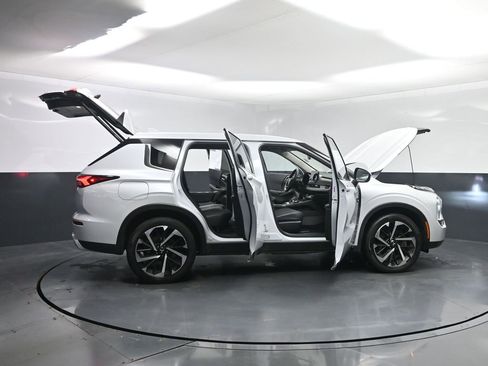 Used 2024 Mitsubishi Outlander SE image 30