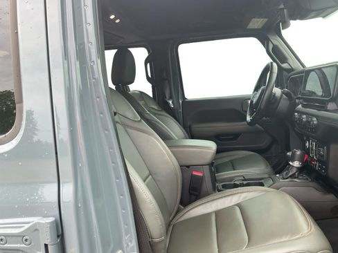 Used 2024 Jeep Gladiator Mojave w/ Technology Group AWD/4WD image 15