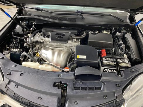 Used 2016 Toyota Camry SE w/ Moonroof Package image 32