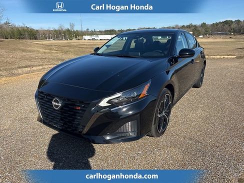 Used 2025 Nissan Altima 2.5 SR image 1