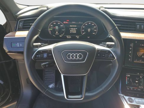 Used 2022 Audi e-tron Prestige w/ Prestige Package AWD/4WD image 29