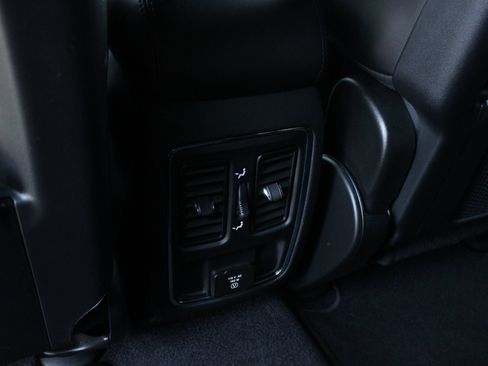 Used 2021 Jeep Grand Cherokee Laredo X AWD/4WD image 19