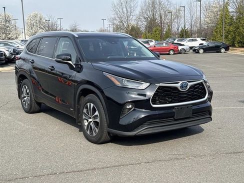 Used 2022 Toyota Highlander XLE image 1
