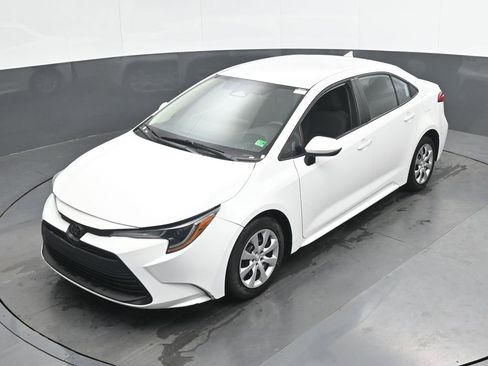 Used 2023 Toyota Corolla LE image 39