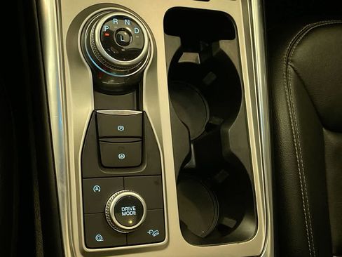 Used 2021 Ford Explorer XLT w/ Equipment Group 202A AWD/4WD image 20