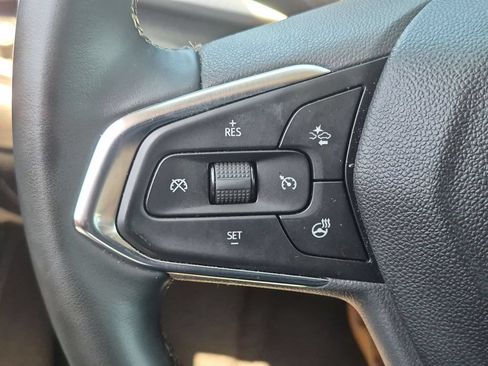 Used 2025 Chevrolet Trax LT w/ LT Convenience Package FWD image 21