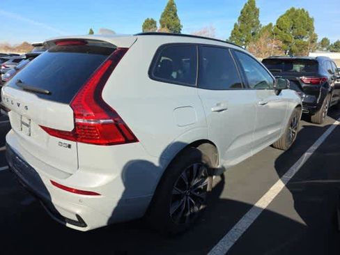 Used 2025 Volvo XC60 B5 Plus AWD/4WD image 4