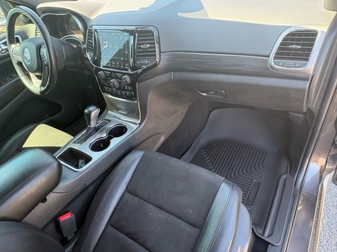 Used 2020 Jeep Grand Cherokee Altitude RWD image 10