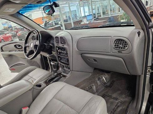 Used 2005 Buick Rainier CXL w/ Luxury Package AWD/4WD image 8