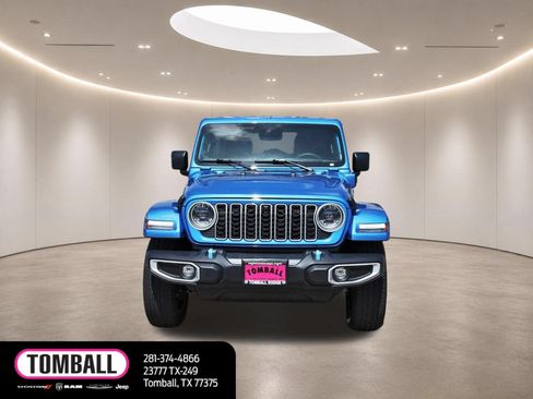 Used 2024 Jeep Wrangler Unlimited Sahara w/ Technology Group AWD/4WD image 2