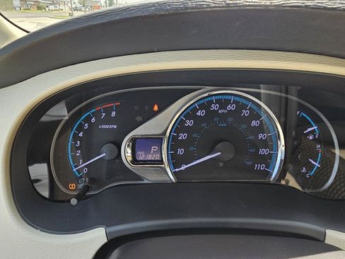 Used 2014 Toyota Sienna XLE w/ Entertainment Package FWD image 16