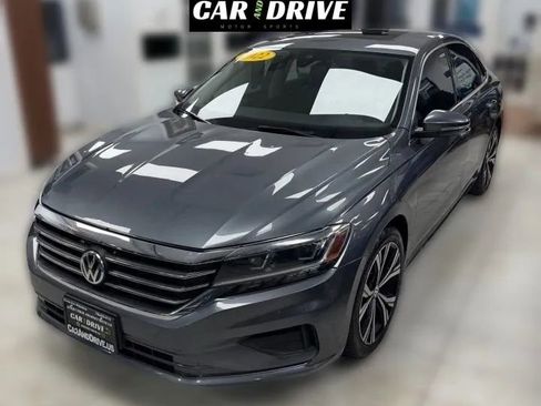 Used 2022 Volkswagen Passat 2.0T SE image 1