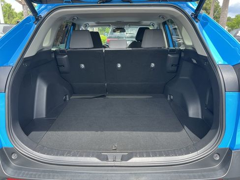 Used 2021 Toyota RAV4 XLE w/ Convenience Package FWD image 33