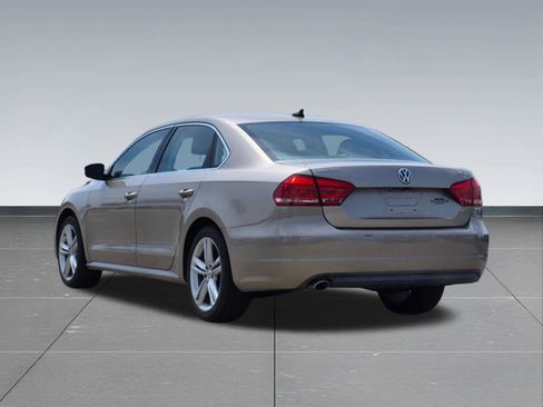 Used 2015 Volkswagen Passat TDI SE FWD image 4
