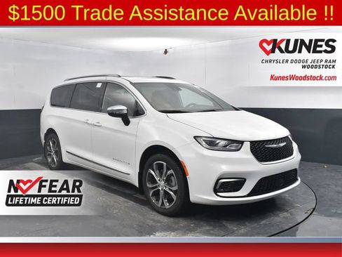 New 2026 Chrysler Pacifica Pinnacle w/ Trailer Tow Group AWD/4WD image 1