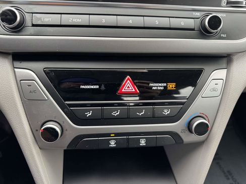 Used 2018 Hyundai Elantra SE image 35