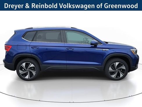 New 2024 Volkswagen Taos SE image 2