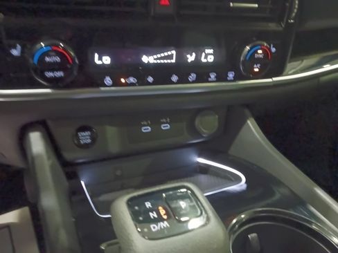 Used 2024 Nissan Rogue SL AWD/4WD image 20