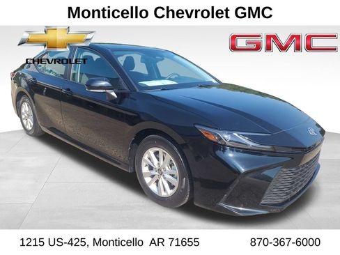 Used 2025 Toyota Camry LE FWD image 1